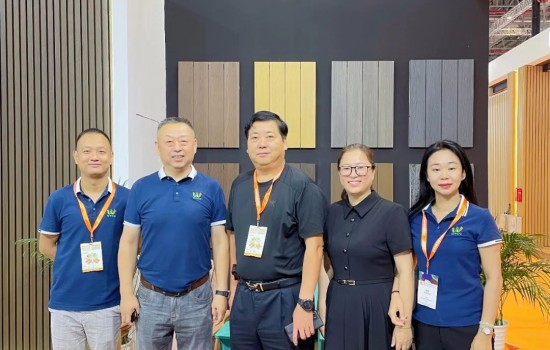 中國塑協塑木制品專委會參觀中國國際地面材料及鋪裝技術展覽會